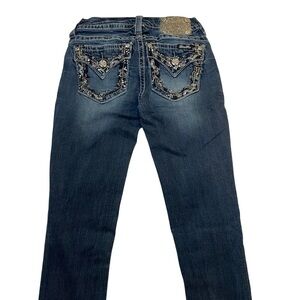 Miss Me Skinny Jeans MID RISE Stones Silver Details on Front and Back Pockets.